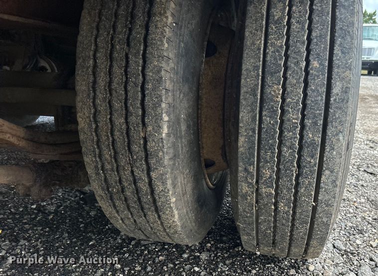 image for item EG1593 2005 Eager Beaver  20XPT equipment trailer