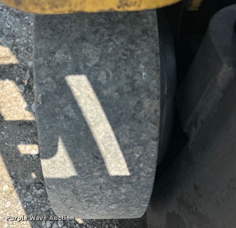 image for item EG1605 2000 Caterpillar GC15K forklift