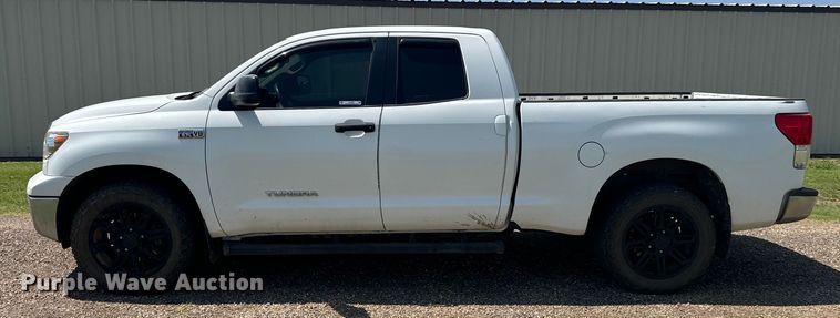 image for item EH4055 2010 Toyota Tundra Double Cab pickup truck