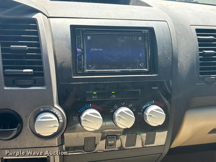 image for item EH4055 2010 Toyota Tundra Double Cab pickup truck