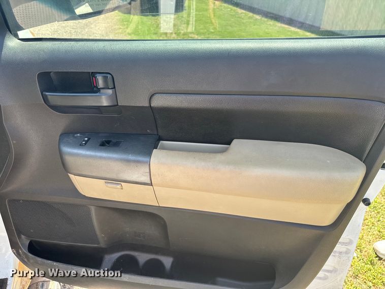 image for item EH4055 2010 Toyota Tundra Double Cab pickup truck