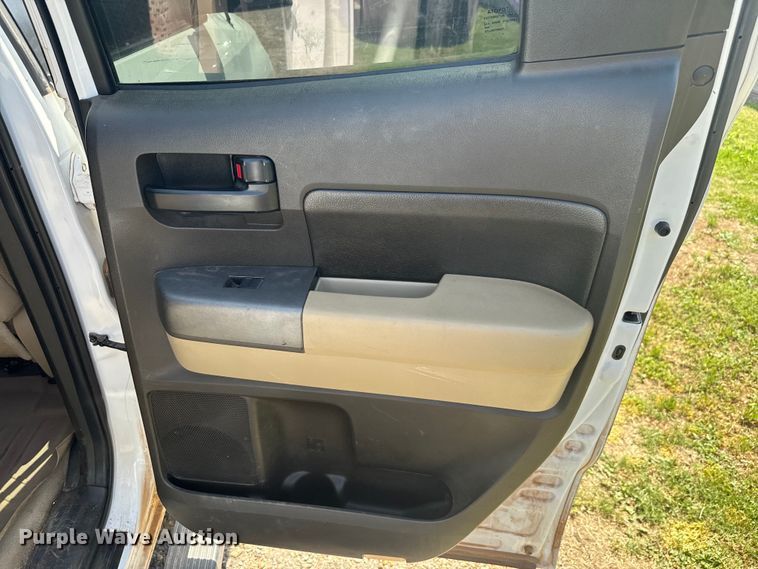 image for item EH4055 2010 Toyota Tundra Double Cab pickup truck