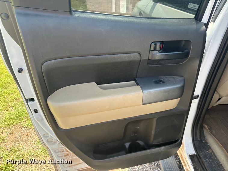 image for item EH4055 2010 Toyota Tundra Double Cab pickup truck