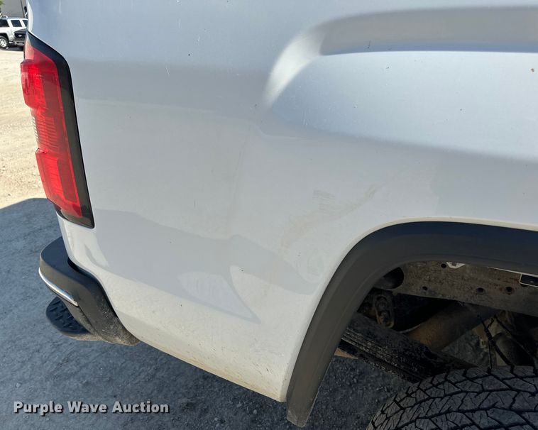 image for item EH6816 2017 GMC  Sierra 2500HD Crew Cab pickup truck