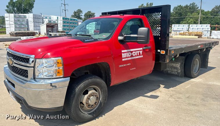 image for item EH6834 2011 Chevrolet  Silverado 3500HD dump flatbed pickup truck