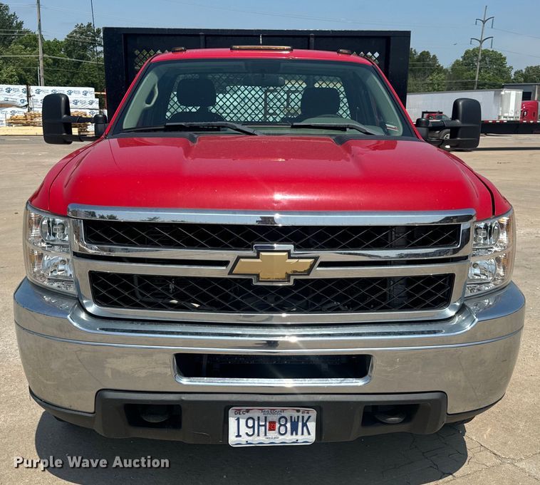 image for item EH6834 2011 Chevrolet  Silverado 3500HD dump flatbed pickup truck