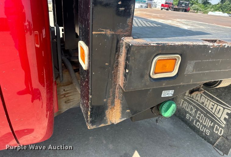 image for item EH6834 2011 Chevrolet  Silverado 3500HD dump flatbed pickup truck