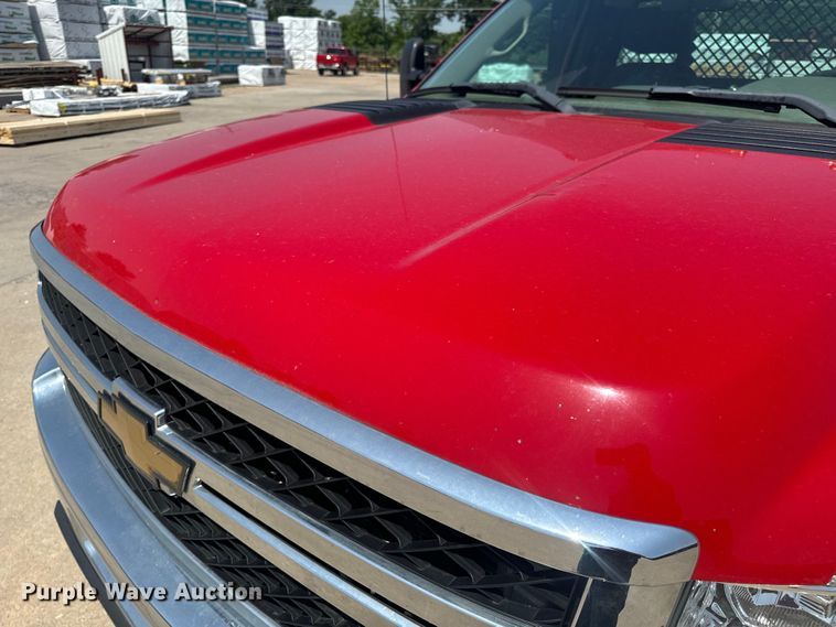 image for item EH6834 2011 Chevrolet  Silverado 3500HD dump flatbed pickup truck