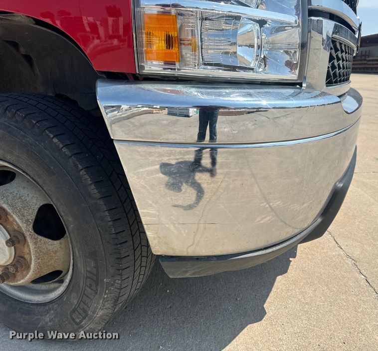 image for item EH6834 2011 Chevrolet  Silverado 3500HD dump flatbed pickup truck