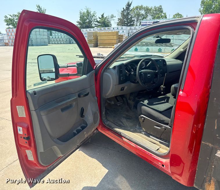 image for item EH6834 2011 Chevrolet  Silverado 3500HD dump flatbed pickup truck