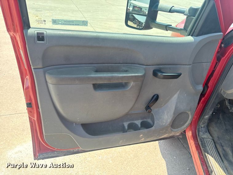 image for item EH6834 2011 Chevrolet  Silverado 3500HD dump flatbed pickup truck