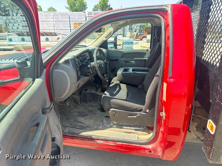 image for item EH6834 2011 Chevrolet  Silverado 3500HD dump flatbed pickup truck