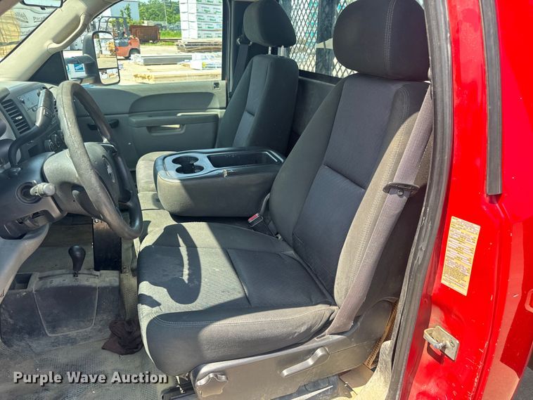 image for item EH6834 2011 Chevrolet  Silverado 3500HD dump flatbed pickup truck