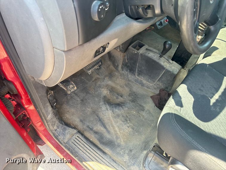 image for item EH6834 2011 Chevrolet  Silverado 3500HD dump flatbed pickup truck