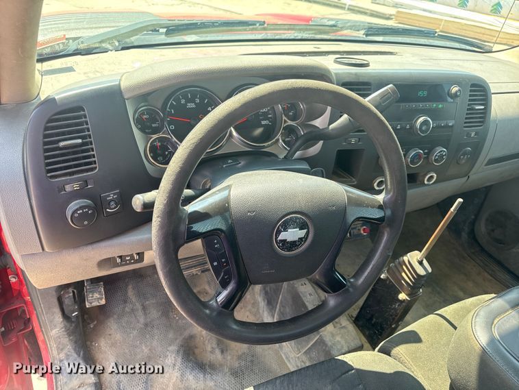 image for item EH6834 2011 Chevrolet  Silverado 3500HD dump flatbed pickup truck