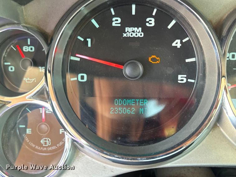 image for item EH6834 2011 Chevrolet  Silverado 3500HD dump flatbed pickup truck