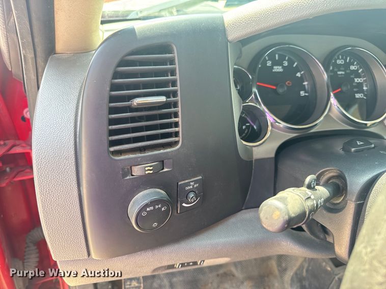 image for item EH6834 2011 Chevrolet  Silverado 3500HD dump flatbed pickup truck