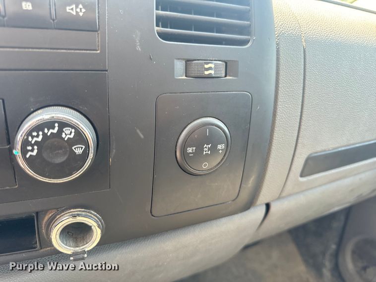 image for item EH6834 2011 Chevrolet  Silverado 3500HD dump flatbed pickup truck