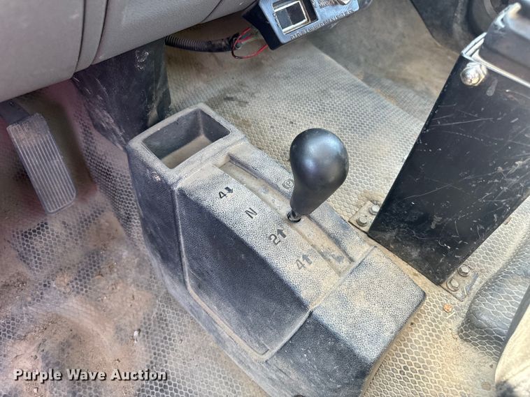 image for item EH6834 2011 Chevrolet  Silverado 3500HD dump flatbed pickup truck