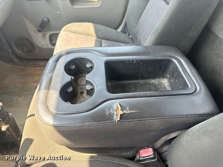 image for item EH6834 2011 Chevrolet  Silverado 3500HD dump flatbed pickup truck