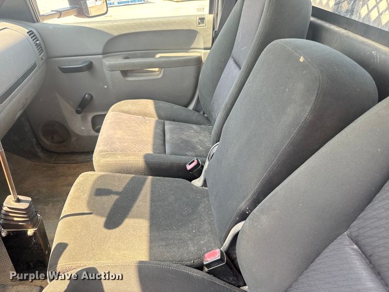 image for item EH6834 2011 Chevrolet  Silverado 3500HD dump flatbed pickup truck