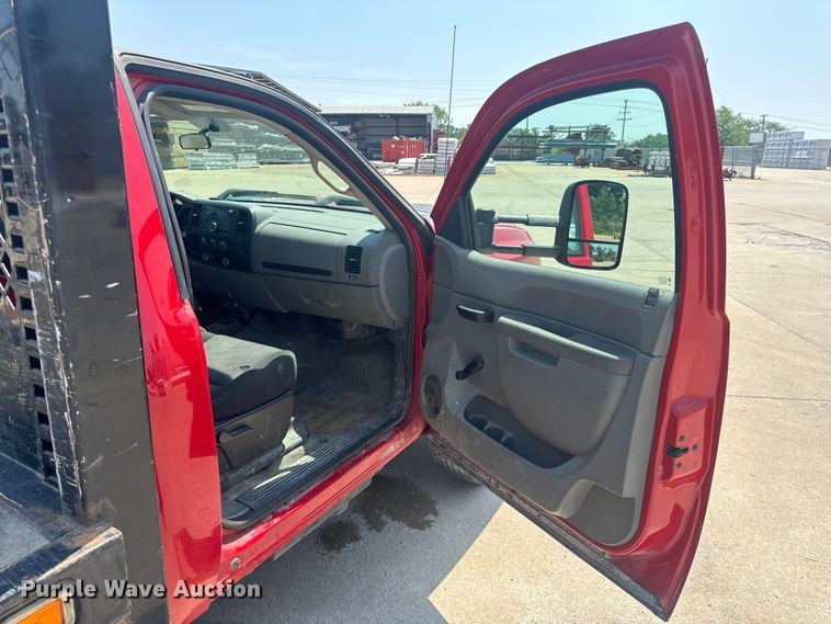 image for item EH6834 2011 Chevrolet  Silverado 3500HD dump flatbed pickup truck