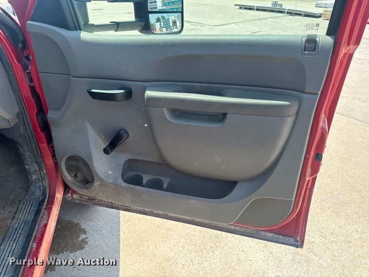 image for item EH6834 2011 Chevrolet  Silverado 3500HD dump flatbed pickup truck