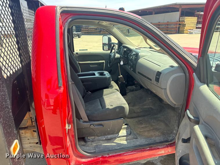 image for item EH6834 2011 Chevrolet  Silverado 3500HD dump flatbed pickup truck