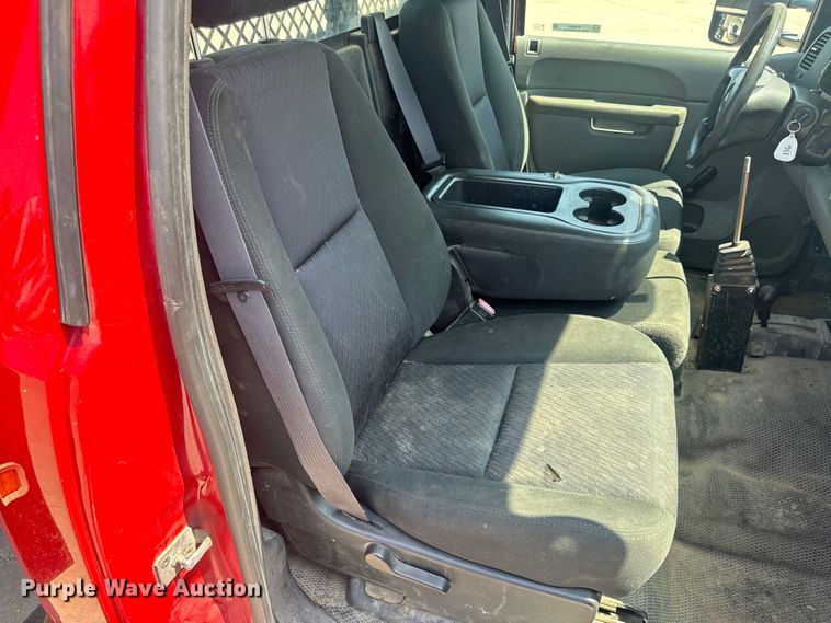 image for item EH6834 2011 Chevrolet  Silverado 3500HD dump flatbed pickup truck