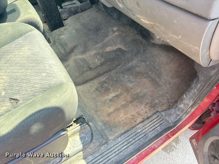 image for item EH6834 2011 Chevrolet  Silverado 3500HD dump flatbed pickup truck