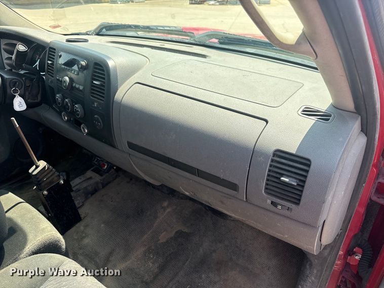 image for item EH6834 2011 Chevrolet  Silverado 3500HD dump flatbed pickup truck