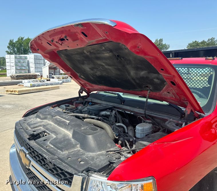 image for item EH6834 2011 Chevrolet  Silverado 3500HD dump flatbed pickup truck