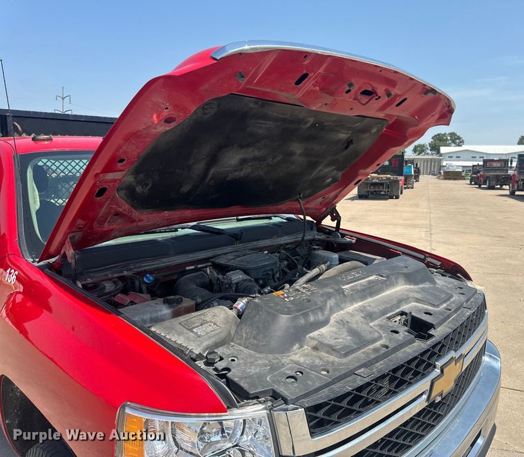 image for item EH6834 2011 Chevrolet  Silverado 3500HD dump flatbed pickup truck