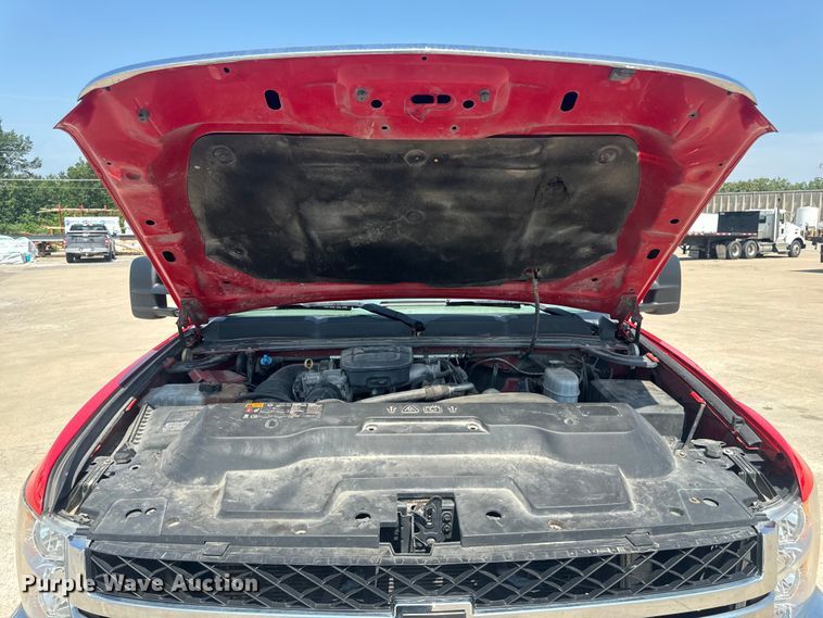 image for item EH6834 2011 Chevrolet  Silverado 3500HD dump flatbed pickup truck