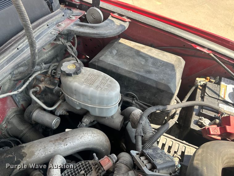 image for item EH6834 2011 Chevrolet  Silverado 3500HD dump flatbed pickup truck