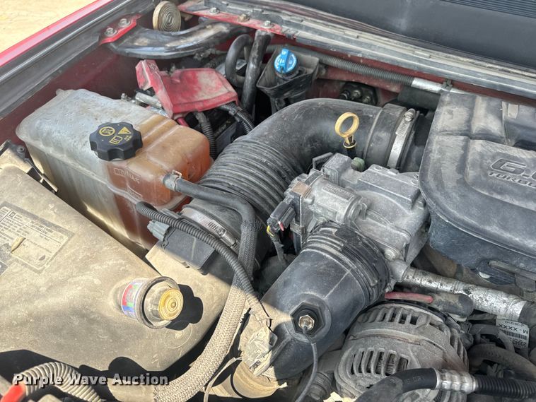 image for item EH6834 2011 Chevrolet  Silverado 3500HD dump flatbed pickup truck