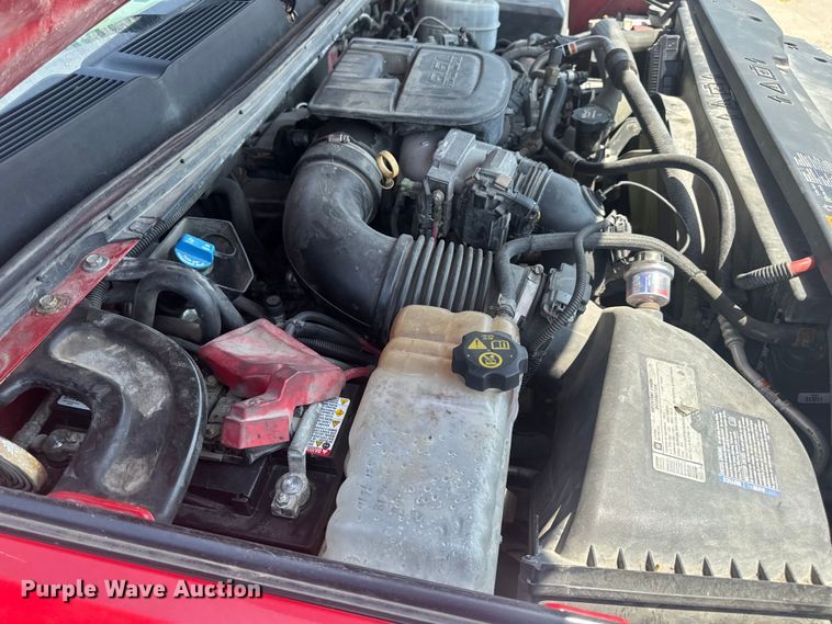 image for item EH6834 2011 Chevrolet  Silverado 3500HD dump flatbed pickup truck