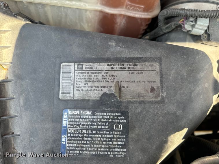 image for item EH6834 2011 Chevrolet  Silverado 3500HD dump flatbed pickup truck