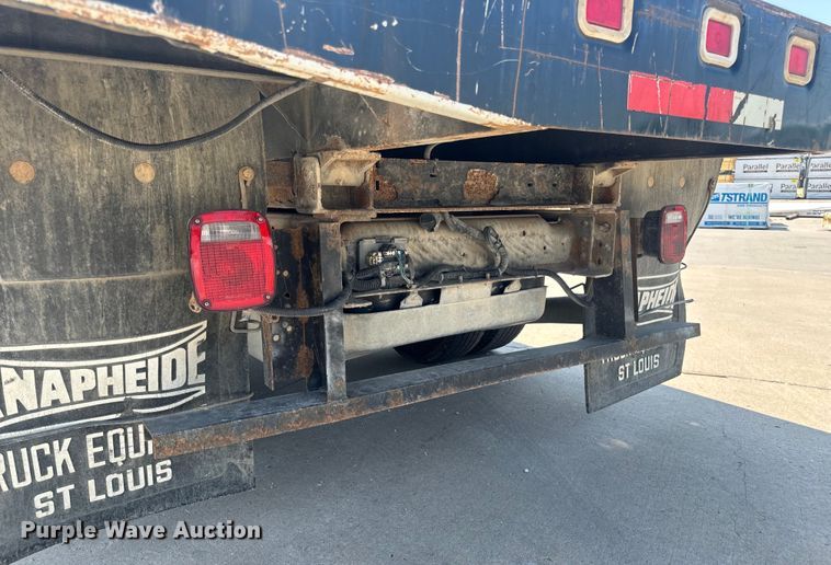 image for item EH6834 2011 Chevrolet  Silverado 3500HD dump flatbed pickup truck