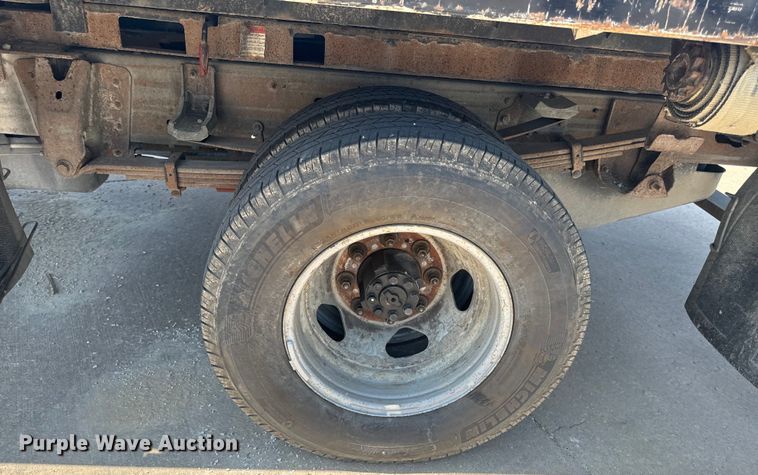 image for item EH6834 2011 Chevrolet  Silverado 3500HD dump flatbed pickup truck