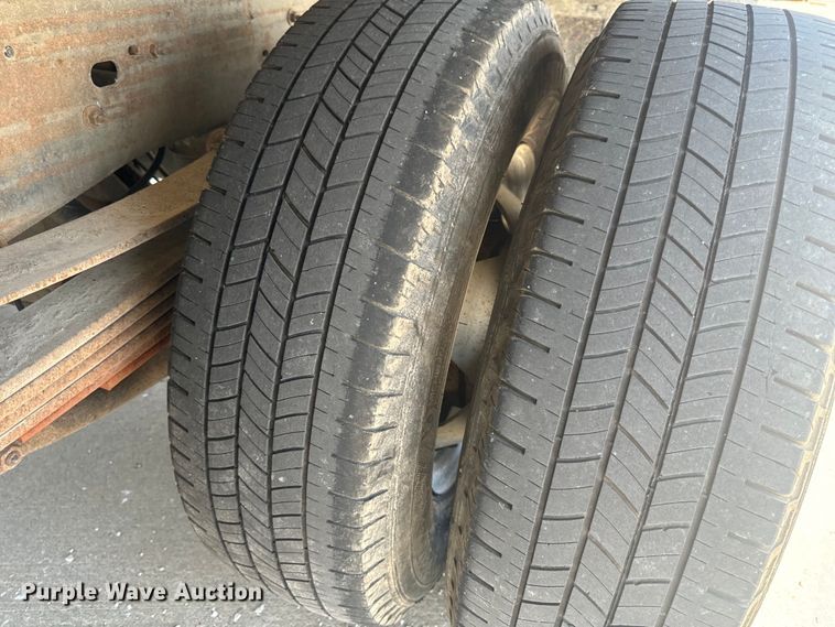 image for item EH6834 2011 Chevrolet  Silverado 3500HD dump flatbed pickup truck