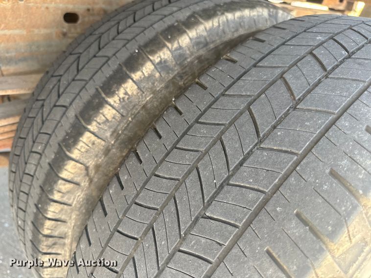 image for item EH6834 2011 Chevrolet  Silverado 3500HD dump flatbed pickup truck