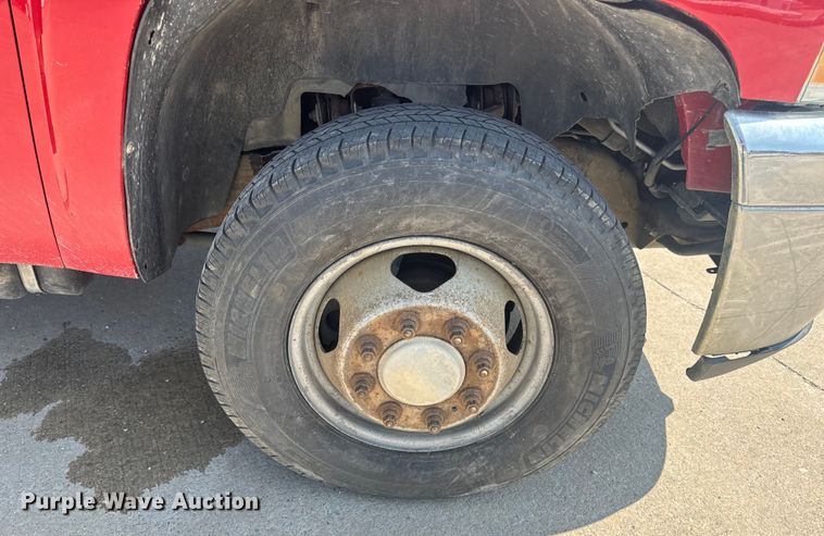 image for item EH6834 2011 Chevrolet  Silverado 3500HD dump flatbed pickup truck