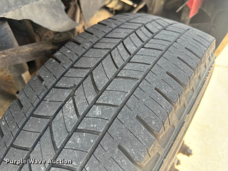 image for item EH6834 2011 Chevrolet  Silverado 3500HD dump flatbed pickup truck