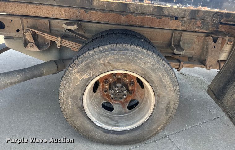 image for item EH6834 2011 Chevrolet  Silverado 3500HD dump flatbed pickup truck