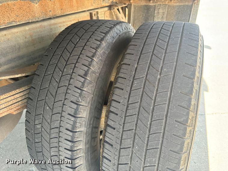 image for item EH6834 2011 Chevrolet  Silverado 3500HD dump flatbed pickup truck