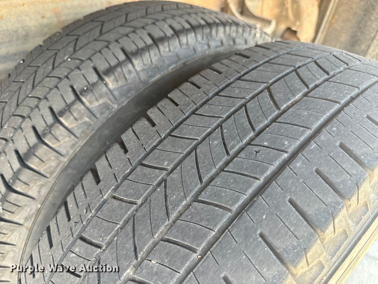 image for item EH6834 2011 Chevrolet  Silverado 3500HD dump flatbed pickup truck