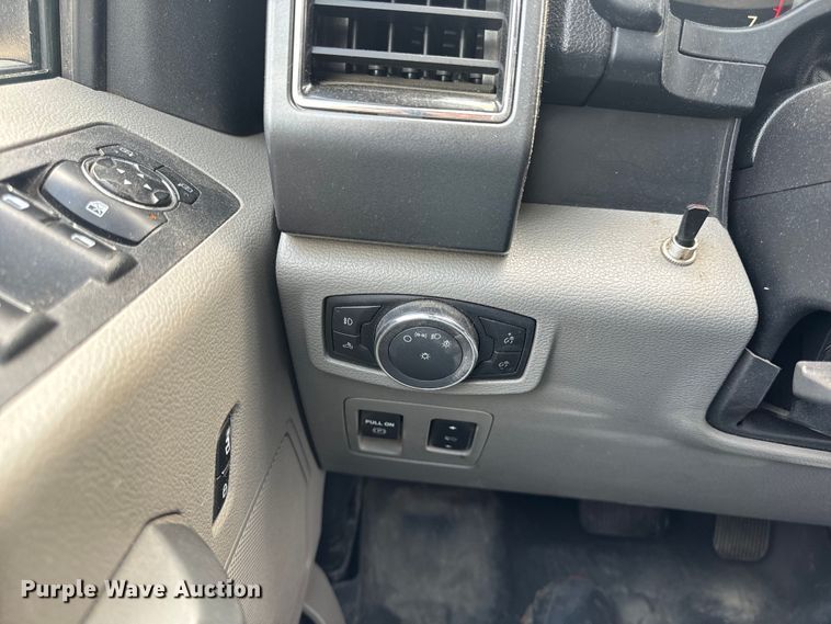 image for item EH6842 2018 Ford  F150 XLT SuperCrew pickup truck