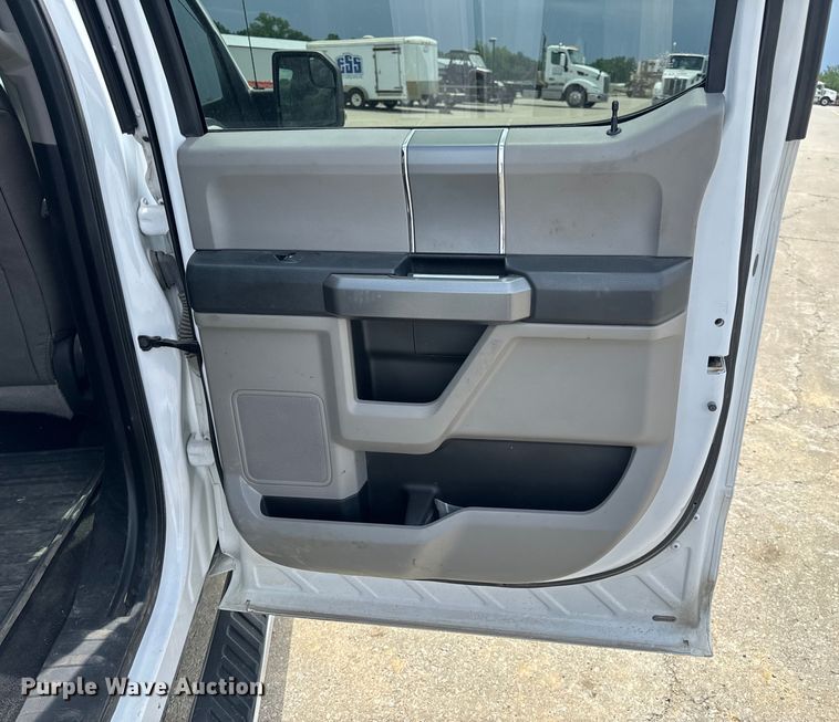 image for item EH6842 2018 Ford  F150 XLT SuperCrew pickup truck