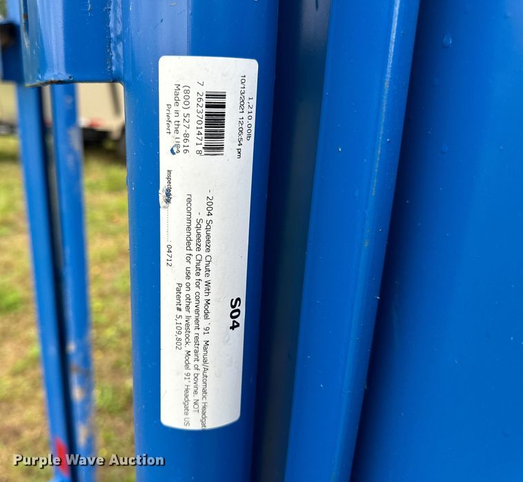 image for item EH6876 Priefert livestock squeeze chute